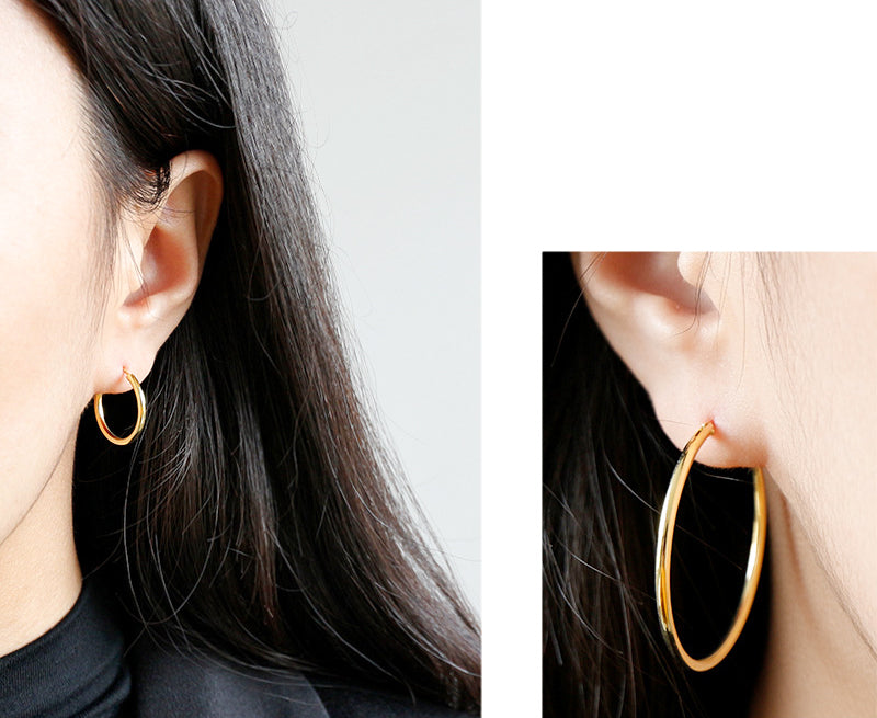 Woman Wearing Minimalist Plain Circle Hoop Earrings In 18K Gold Plated Sterling Silver