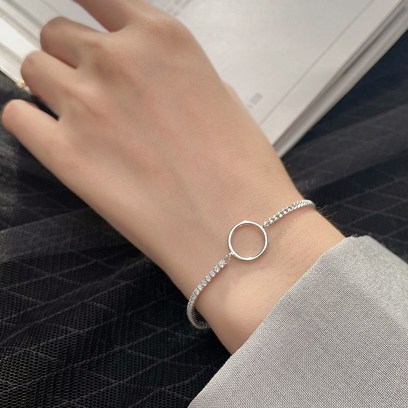 Woman Wearing Classic Circle Chain Bracelet In 925 Sterling Silver
