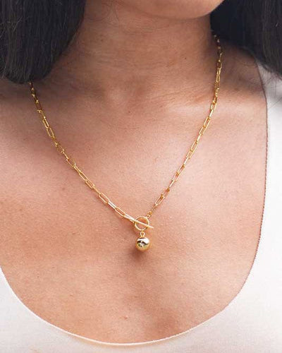 woman wearing 18k gold plated silver cable link and ball pendant lariat chain necklace