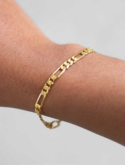 woman wearing 18k gold plated sterling silver nolo classic figaro chain link bracelet